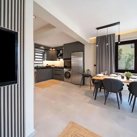 Havuzlu Korunaklı özel Villa