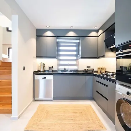 Havuzlu Korunaklı özel Villa