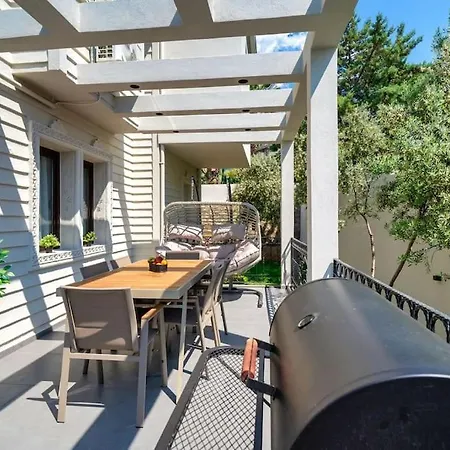 Havuzlu Korunaklı özel Villa *