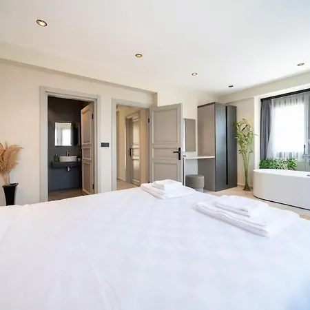 Havuzlu Korunakli Oezel * 페티예