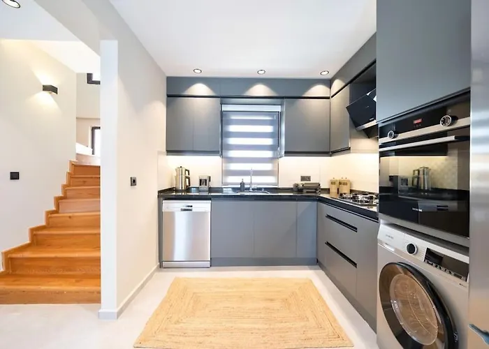 Havuzlu Korunakli Oezel Vilă