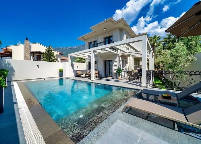 Havuzlu Korunakli Oezel * Fethiye