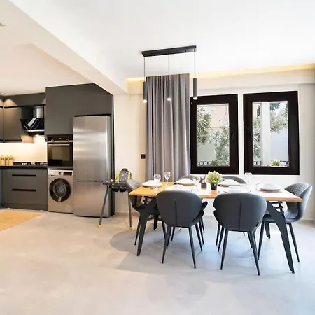 Havuzlu Korunakli Oezel Fethiye