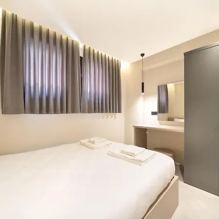 Havuzlu Korunakli Oezel Villa