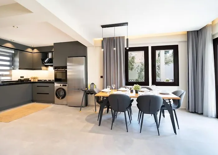 Havuzlu Korunakli Oezel Fethiye