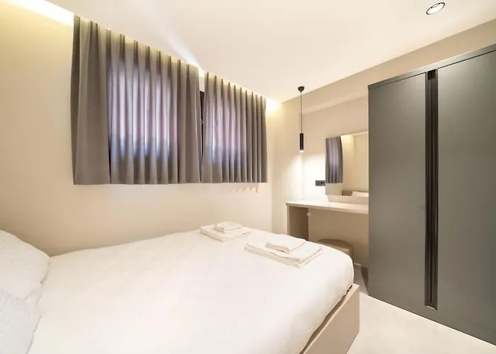 Havuzlu Korunakli Oezel וילה