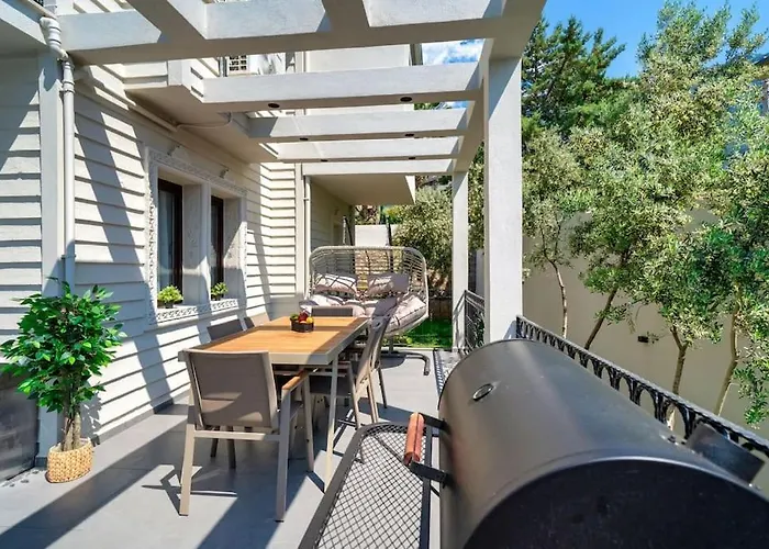 Havuzlu Korunakli Oezel וילה *